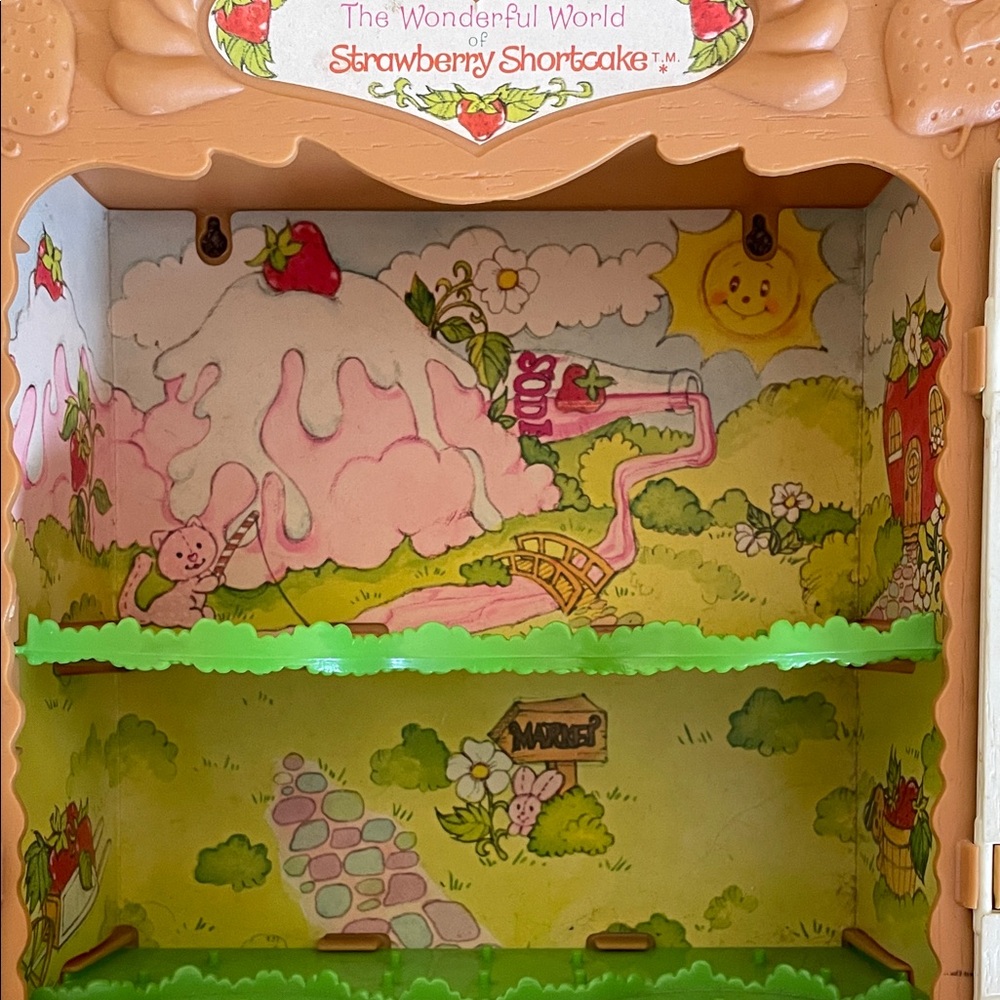 Strawberry Shortcake Cabinet & figures - Picture 4 of 14